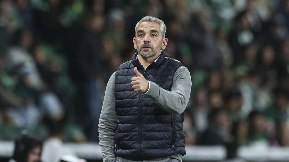 Sporting`s head coach Rui Borges during their Portuguese First League soccer match with Estrela da Amadora held at Alvalade Stadium, Lisbon, Portugal, Lisbon, Portugal, 30 november 2025. MIGUEL A. LOPES/LUSA
