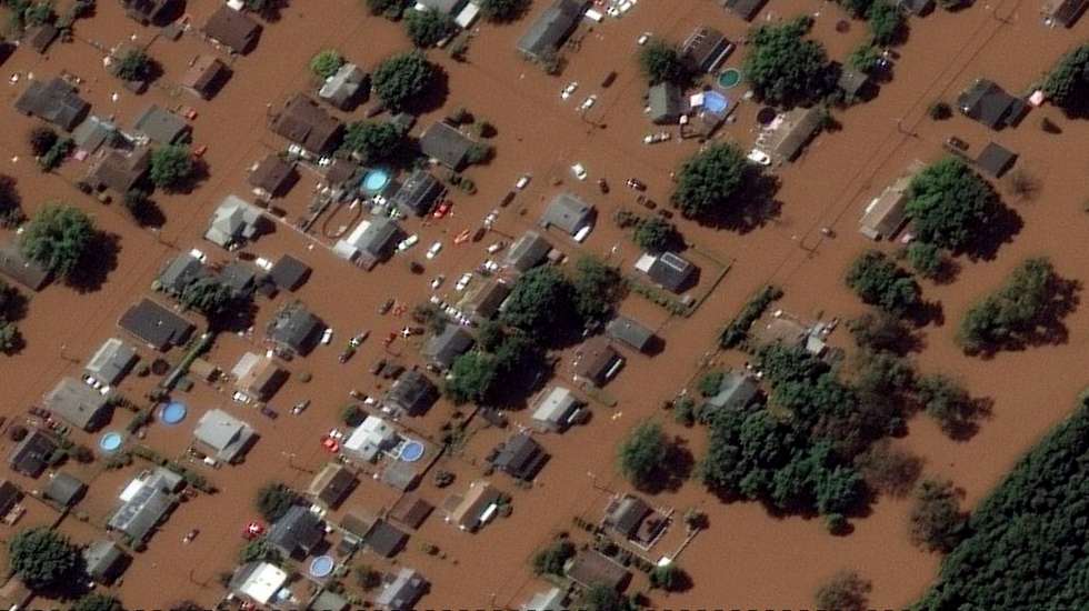 epa09444904 A handout satellite image made available by Maxar Technologies shows flooded homes in Manville, New Jersey, USA, 02 September 2021 (issued 03 September 2021). The remnants of Hurricane Ida moved through the northeast of the United States dropping record-breaking rainfall causing flooding and damage in several areas, including Somerville, Manville, South Bound Brook and New Brunswick, New Jersey.  EPA/MAXAR TECHNOLOGIES HANDOUT -- MANDATORY CREDIT: SATELLITE IMAGE 2021 MAXAR TECHNOLOGIES -- the watermark may not be removed/cropped -- HANDOUT EDITORIAL USE ONLY/NO SALES