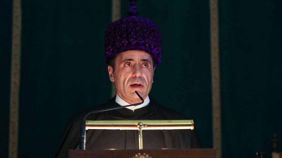 O reitor da Universidade de Coimbra, Amílcar Falcão (D), discursa na sessão solene de abertura do ano letivo 2020/21 da Universidade, em Coimbra, 14 de outubro de 2020. PAULO NOVAIS/POOL/LUSA