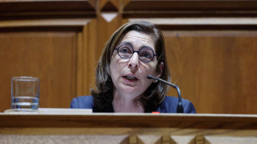 A ministra Adjunta e dos Assuntos Parlamentares, Ana Catarina Mendes, intervém na sua audição na Comissão de Orçamento e Finanças, conjunta com as comissões de Assuntos Constitucionais, Direitos, Liberdades e Garantias e de Cultura, Comunicação, Juventude e Desporto, de apreciação na especialidade do Orçamento do Estado (OE) 2024, na Assembleia da República, em Lisboa, 06 de novembro de 2023. ANTÓNIO PEDRO SANTOS/LUSA