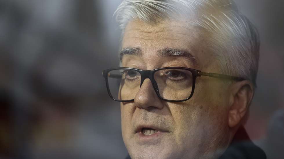 O ex-secretário de Estado e adjunto da Saúde e deputado do Partido Socialista (PS), Lacerda Sales, fala aos jornalistas durante a cerimónia de atribuição da Medalha de Covid-19 à Ordem dos Enfermeiros, na sede da Liga dos Bombeiros em Lisboa, 5 de dezembro de 2023. A distinção honorífica da Liga dos Bombeiros Portugueses visa reconhecer o trabalho e dedicação dos enfermeiros durante a pandemia. CARLOS M. ALMEIDA/LUSA
