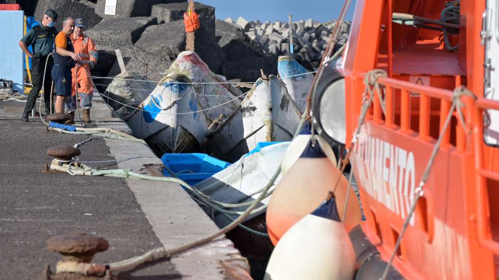 epa11064513 A Rescue Ship is moored at La Restinga port, Canary Islands, Spain, 08 January 2024, after rescuing a group of 122 people who were trying to enter Spain in two wooden boats.  EPA/GELMERT FINOL