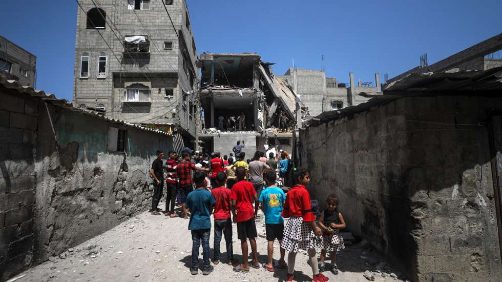 epa11419506 Palestinian children look at Civil Defense officers and civilians searching for missing people under the rubble of a destroyed house following an Israeli air strike, at al-Nuseirat refugee camp, southern Gaza Strip, 18 June 2024. More than 37,000 Palestinians and over 1,400 Israelis have been killed, according to the Palestinian Health Ministry and the Israel Defense Forces (IDF), since Hamas militants launched an attack against Israel from the Gaza Strip on 07 October 2023, and the Israeli operations in Gaza and the West Bank which followed it.  EPA/MOHAMMED SABER