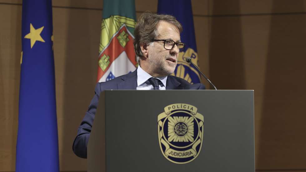 O diretor nacional da Polícia Judiciaria, Luís Neves, intervem no final da cerimónia de inauguração do Laboratório Digital Forense da Polícia Judiciária e 79.º Aniversário da PJ, em Lisboa, 21 de outubro de 2024. ANTÓNIO COTRIM/LUSA