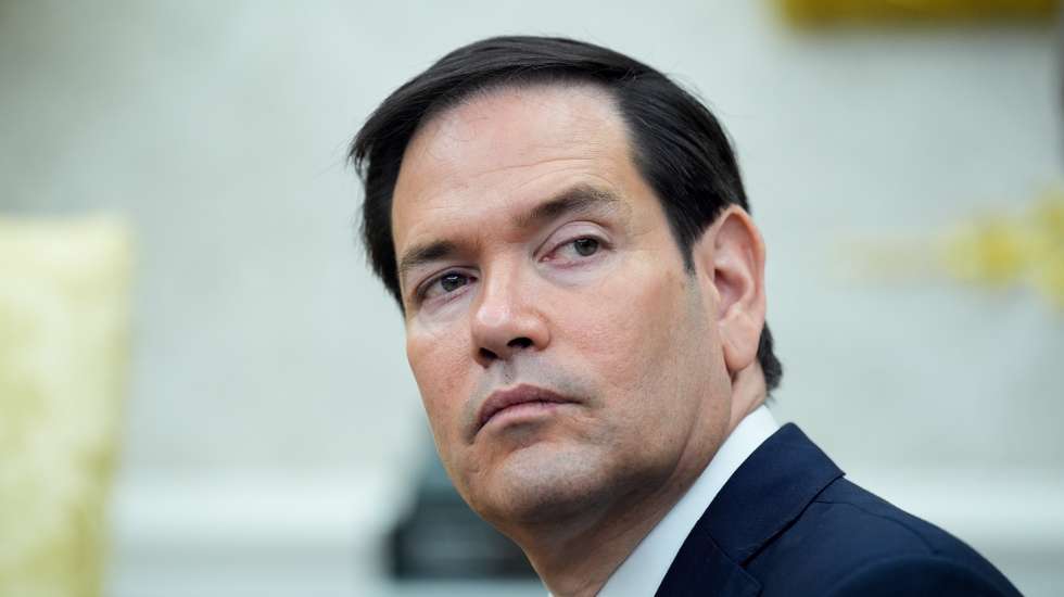 epa12253691 U.S. Secretary of State Marco Rubio looks on during a meeting between the US president and the Philippine president in the Oval Office at the White House in Washington, DC., USA, 22 July 2025.  EPA/YURI GRIPAS / POOL