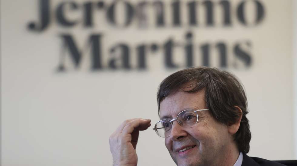 O presidente da Jerónimo Martins, Pedro Soares dos Santos, em declarações durante uma entrevista à agência Lusa, em Lisboa, 07 de março de 2024. O presidente da Jerónimo Martins considera que a distribuição em Portugal vai estar "totalmente focada na restauração" em 10 anos e que o grupo vai crescer no agroalimentar, um "novo braço de negócio". (ACOMPANHA TEXTO DA LUSA DO DIA 17 DE MARÇO DE 2024). MANUEL DE ALMEIDA/LUSA