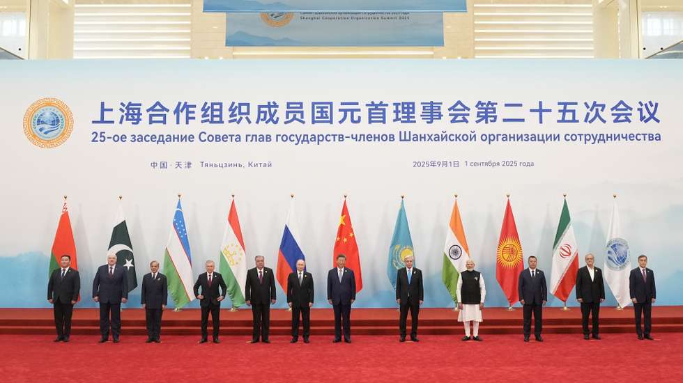epa12341803 Participants of the Shanghai Cooperation Organization (SCO) Summit 2025, including President of Belarus Alexander Lukashenko (2-L), Prime Minister of Pakistan Shehbaz Sharif (3-L), President of Uzbekistan Shavkat Mirziyoyev (4-L), President of Uzbekistan Shavkat Mirziyoyev (5-L), Russian President Vladimir Putin (6-L), Chinese President Xi Jinping (C-L), President of Kazakhstan Kassym-Jomart Tokayev (5-R), Prime Minister of India Narendra Modi (4-R), President of the Kyrgyz Republic Sadyr Japarov (3-R), and President of Iran Masoud Pezeshkian (2-R) pose for photos at the Meijiang Convention and Exhibition Centre in Tianjin, China, 01 September 2025. The Shanghai Cooperation Organization (SCO) Summit 2025 is held in Tianjin on 31 August and 01 September.  EPA/SUO TAKEKUMA / POOL