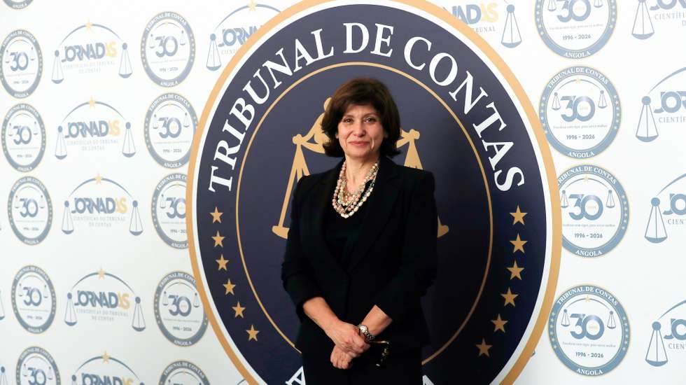 A presidente do Tribunal de Contas de Portugal, Filipa Urbano Calvão, intervém durante das jornadas científicas do Tribunal de Contas de Angola, Luanda, Angola, 9 de abril de 2026. As jornadas de Luanda, que decorrem até sexta-feira, contam com a participação de especialistas de Portugal, Brasil, Marrocos, Senegal e África do Sul e aborda temas como a autonomia das instituições de controlo externo, o controlo jurisdicional das políticas públicas, a sustentabilidade fiscal e a responsabilidade intergeracional, a cooperação internacional, a governação pública e o impacto da inovação tecnológica e da inteligência artificial no controlo financeiro. AMPE ROGÉRIO/LUSA
