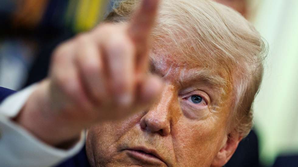 epa13016823 US President Donald Trump answers questions from the news media after an announcement on 'Beautiful, Clean Coal' in the Oval Office of the White House in Washington, DC, USA, 04 June 2026. Trump announced a plan to invest 700 million US dollars in coal plants and energy infrastructure under the Defense Production Act.  EPA/SAMUEL CORUM / POOL