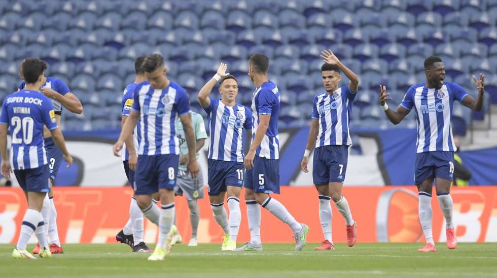 FC Porto's players celebrate a goal scored to Arouca, during their Portuguese First League soccer match held at Dragao stadium in Porto, northwest of Portugal, 28 august 2021. FERNANDO VELUDO/LUSA