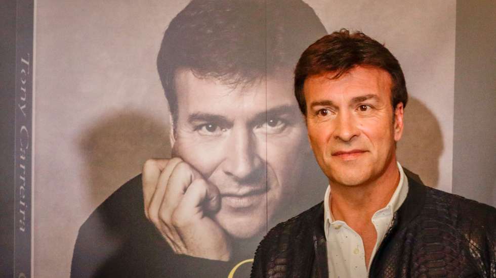 Tony Carreira foi condecorado com o grau de comendador da Ordem do Infante D. Henrique