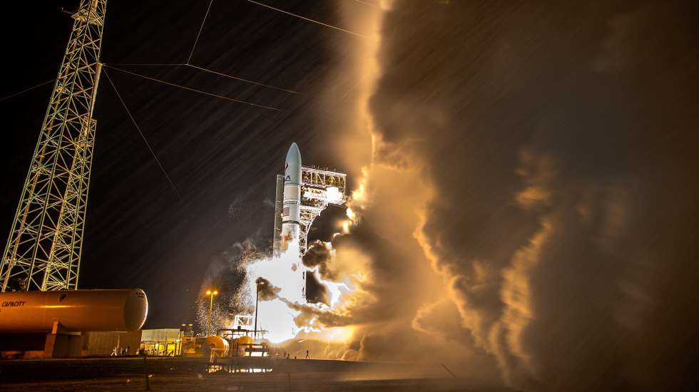 epa11064160 The United Launch Alliance Vulcan Centaur rocket, part of the Astrobotic's Peregrine Mission One, lifts off from Space Launch Complex 41 at Kennedy Space Center in Merritt Island, Florida, USA, 08 January 2024. According to NASA, the Astrobotic's Peregrine Mission One carries NASA and commercial payloads to the Moon to study the lunar exosphere, thermal properties, and hydrogen abundance of the lunar regolith, magnetic fields, and the radiation environment of the lunar surface, as part of NASA's Artemis lunar exploration efforts.  EPA/CRISTOBAL HERRERA-ULASHKEVICH