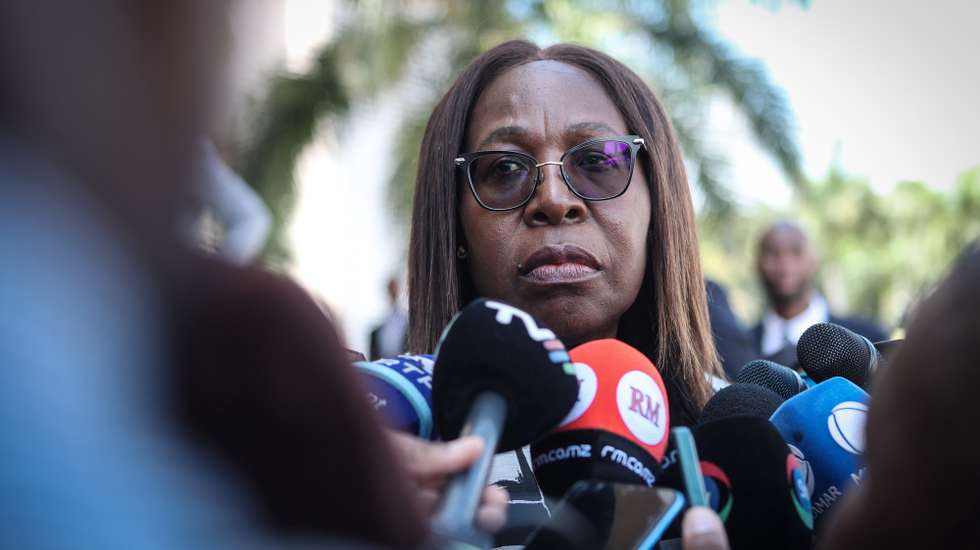 A recem nomeada primeira-ministra de Moçambique, Maria Benvinda Levi, fala à comunicação social, durante a sua tomada de posse, em Maputo, Moçambique, 18 de janeiro de 2025.LUISA NHANTUMBO/LUSA
