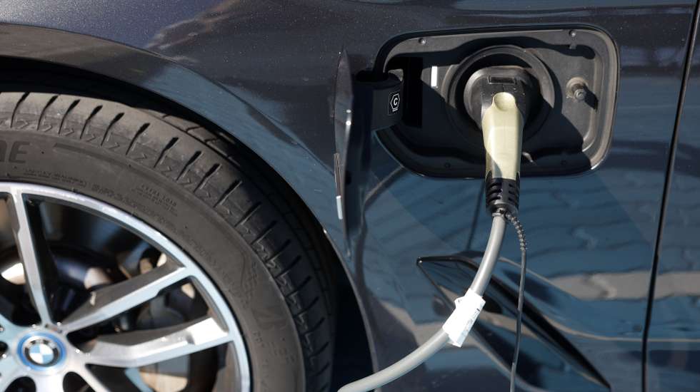 Posto de carregamento de carros elétricos, em Lisboa, 11 de agosto de 2024. Sustentabilidade. Ambiente. Energias renováveis. ANTÓNIO PEDRO SANTOS/LUSA