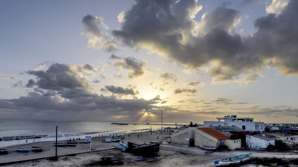 A ilha do Maio, Cabo Verde, tem extensas praias de areia branca, faz parte da Rede Mundial de Reservas da Biosfera e é a ilha mais próxima da capital, Praia, na ilha de Santiago – a menos de duas horas num barco público, Porto Inglês, Ilha do Maio, Cabo Verde, 25 de agosto de 2023.  (ACOMPANHA TEXTO DE 09-09-2023) ELTON MONTEIRO/LUSA