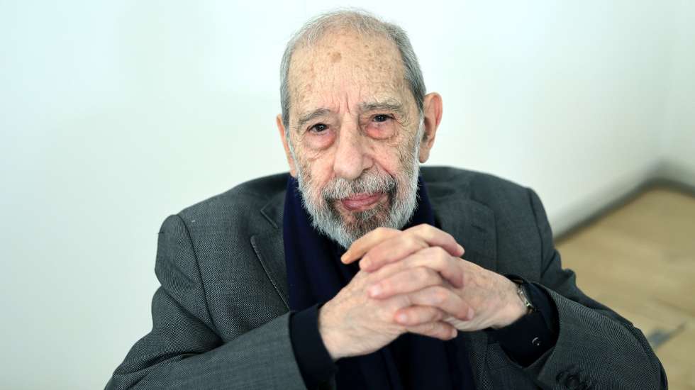 O arquiteto Álvaro Siza durante a visita de imprensa às exposições inaugurais da ala Álvaro Siza, do Museu de Arte de Serralves, Porto,  22 de fevereiro 2024. ESTELA SILVA/LUSA