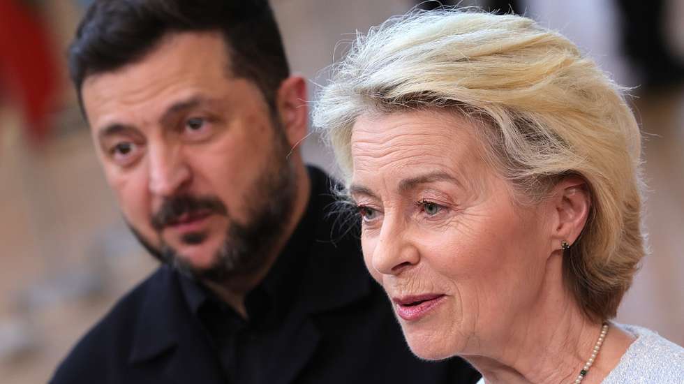 epa13047383 Ukraine's President Volodymyr Zelensky (L) and European Commission President Ursula von der Leyen speak to the media upon arrival for the European Council summit in Brussels, Belgium, 18 June 2026. European leaders are gathering in Brussels for a two-day meeting packed with pressing geopolitical and economic issues.  EPA/OLIVIER MATTHYS