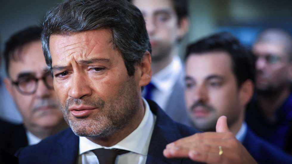 O presidente do Chega, André Ventura, durante o encontro “Porto em Debate: Segurança”, no auditório do Olival, em Vila Nova de Gaia, 18 de setembro de 2026. JOSÉ COELHO/LUSA
