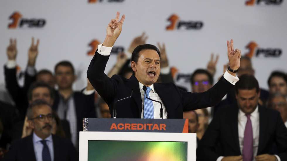 Luís Montenegro, presidente eleito do PSD, intervém no 40.º Congresso Nacional do Partido Social Democrata, que decorre no Pavilhão Rosa Mota, no Porto, 03 de julho de 2022. ESTELA SILVA/LUSA