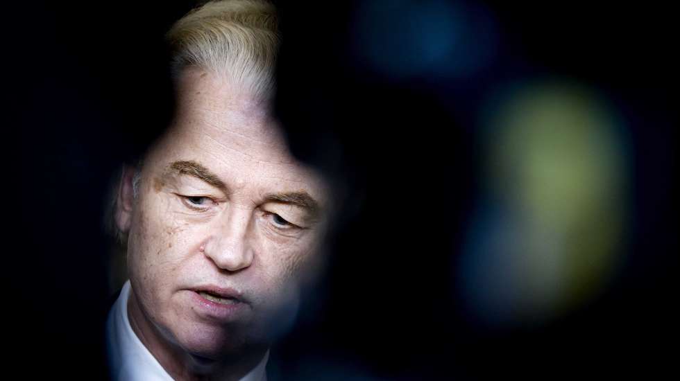 epa11000937 Right-wing PVV party leader Geert Wilders speaks to the press following his meeting with new coalition scout Ronald Plasterk in the Hague, Netherlands, 29 November 2023. Plasterk has invited all party chairmen for an interview after the cabinet formation was delayed when the first scout, Gom van Strien, resigned from the role due to a involvement in a fraud case.  EPA/Koen van Weel