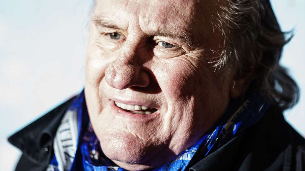 epa10402017 French actor Gerard Depardieu arrives for the premiere of the movie 'Umami' in Berlin, Germany, 12 January 2023. 'Umami' will hit theaters in Germany on 09 February 2023.  EPA/CLEMENS BILAN