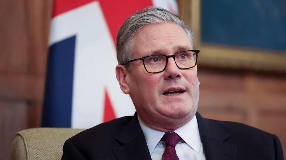 epa12671039 British Prime Minister Keir Starmer speaks during a bilateral meeting with Danish Prime Minister Mette Frederiksen (not pictured) at Chequers, the official country residence of the UK Prime Minister, in Buckinghamshire, Britain, 22 January 2026. The meeting comes a day after US President Donald J. Trump backed down on imposing tariffs on the UK and other NATO allies who opposed his plans to annex Greenland.  EPA/ANDY RAIN / POOL