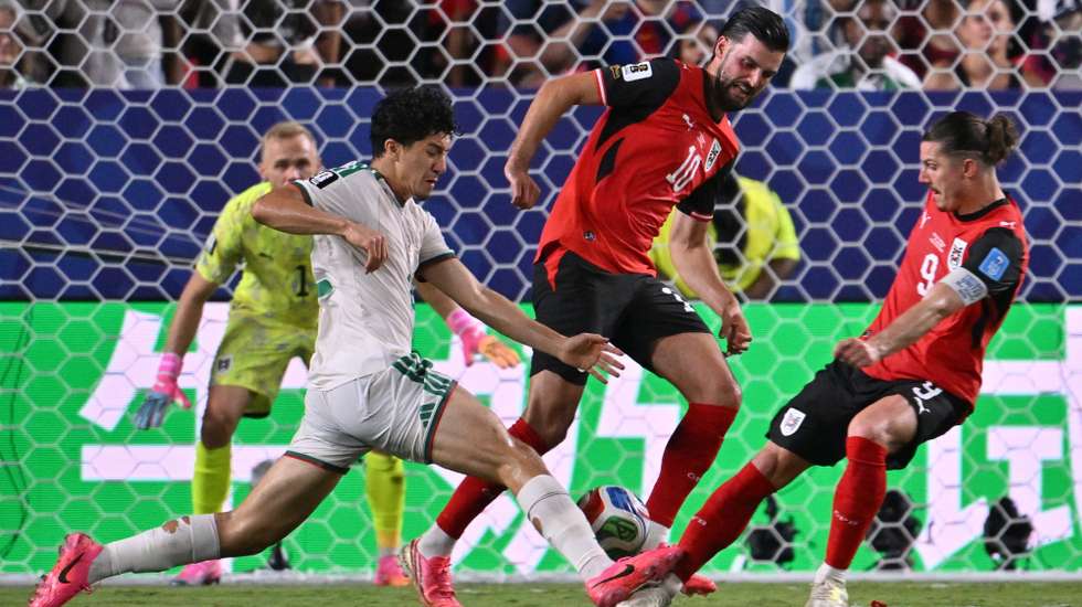 epa13070143 Ibrahim Maza of Algeria (L) in action against Florian Grillitsch (C) and Marcel Sabitzer (R) of Austria during the FIFA World Cup 2026 group stage match Algeria against Austria, in Kansas City, Missouri, USA, 27 June 2026.  EPA/AMY KONTRAS