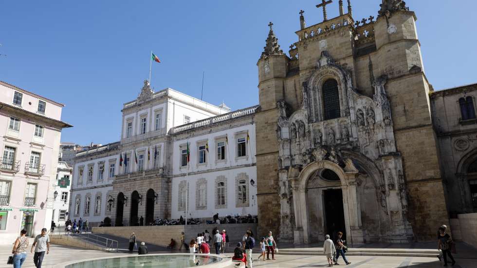 Edifício da Câmara Municipal de coimbra e Igreja de Santa Cruz, em Coimbra 12 de setembro de 2017. PAULO NOVAIS/LUSA