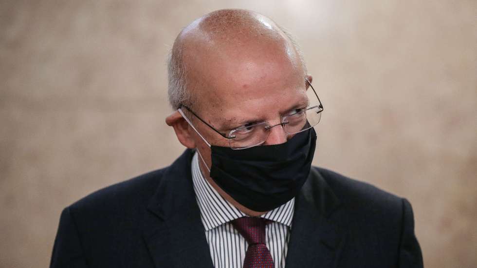 O ministro dos Negócios Estrangeiros, Augusto Santos Silva, à chegada para a sua audição na Comissão de Negócios Estrangeiros e Comunidades Portuguesas, na Assembleia da República, em Lisboa, 16 de dezembro de 2020. MÁRIO CRUZ/LUSA