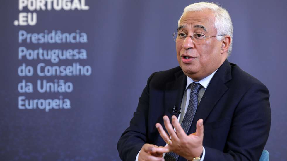 O primeiro-ministro, António Costa, fala durante uma entrevista à agência Lusa sobre a Presidência Portuguesa do Conselho da União Europeia que irá decorrer de 01 de janeiro de 2021 a 30 de junho de 2021, no Palácio de São Bento, em Lisboa, 30 de dezembro de 2020. (ACOMPANHA TEXTO DA LUSA DO DIA 04 DE JANEIRO DE 2021). MIGUEL A. LOPES/LUSA