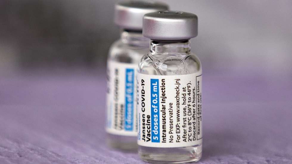 epa09156017 (FILE) - Vials of the Janssen (Pharmaceutical Companies of Johnson &amp; Johnson) vaccine against Covid-19 are displayed during a vaccination operation organized by St. John's Well Child and Family Center in Los Angeles, California, USA, 25 March 2021 (Reissued 23 April 2021). A Center of Disease Control (CDC) panel recommended that the US resume vaccinations with the Janssen vaccine against COVID-19, which was halted on 13 April after reports of rare blood clots.  EPA/ETIENNE LAURENT