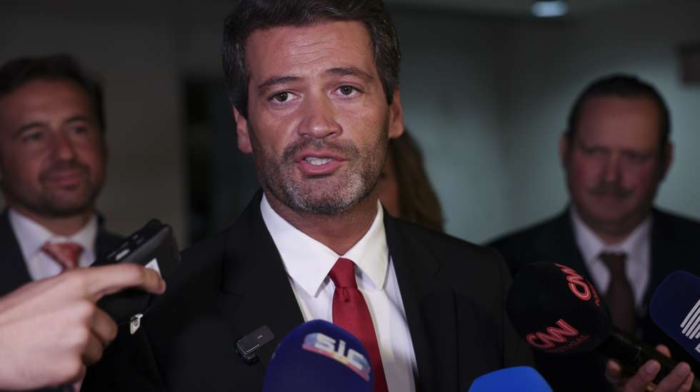 O presidente do Chega, André Ventura, fala aos jornalistas antes do início do 18.º Conselho Nacional do partido, em Lisboa, 26 de julho 2024. ANTÓNIO COTRIM/LUSA