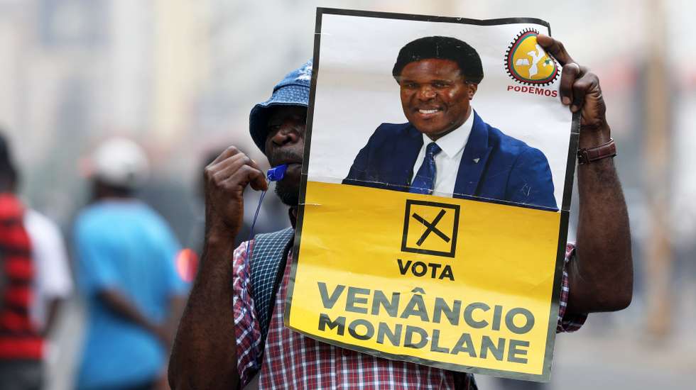 A Pro-Venancio Mondlane demonstrators holds a candidate placard during the protest against the electoral process by occupying the streets, stopping traffic, and scattering rubbish bins and stones on the roads, in Maputo, Mozambique, 27 November 2024. Presidential candidate Venancio Mondlane has called on the Mozambican population to leave their cars in the streets from 8am for three days, starting today, with election protest posters until they return from work. LUISA NHANTUMBO/LUSA