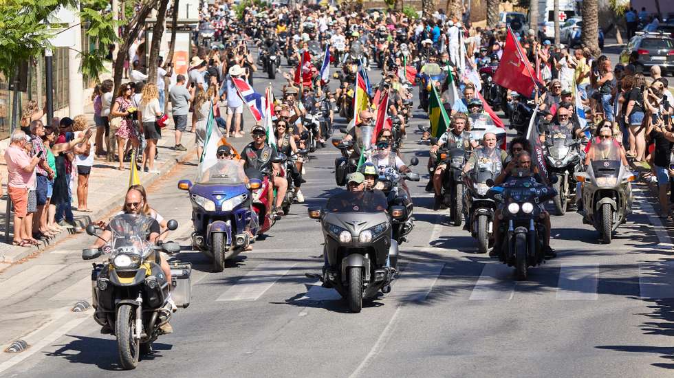 Participantes durante o desfile de encerramento da 42ª Concentração Motard de Faro 2024, 21 de julho de 2024. LUÍS BRANCA/LUSA