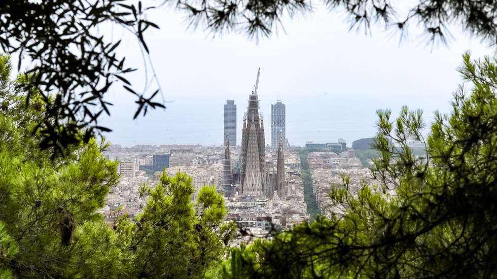 epa12276946 A view of Sagrada Familia, the unfinished basilica designed by Antoni Gaudi, which reached a height of 155.58 metres on 31 July, in Barcelona, Spain, 01 August 2025. Sagrada Familia is now the tallest building ever built in Barcelona.  EPA/Enric Fontcuberta