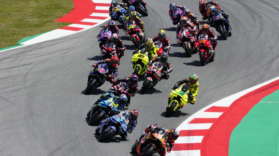 epa12967498 Spanish Moto GP rider Pedro Acosta (front) of Red Bull KTM Factory team leads the Moto GP race of the Grand Prix of Catalonia at the Circuit de Barcelona-Catalunya racetrack in Montmelo, Barcelona, Spain, 17 May 2026.  EPA/Alejandro Garcia
