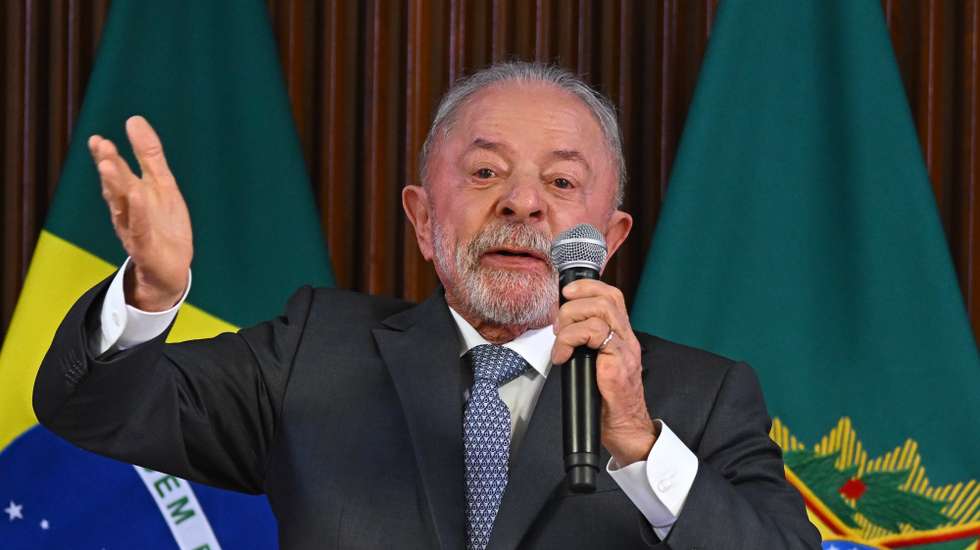 epa13013559 Brazilian President Luiz Inacio Lula da Silva gestures during a ministerial meeting at the Planalto Palace in Brasilia, Brazil, 03 June 2026. President Lula da Silva spoke out against recent announcements from the Trump administration threatening additional tariffs on Brazil over alleged unfair Brazilian trade practices.  EPA/ANDRE BORGES