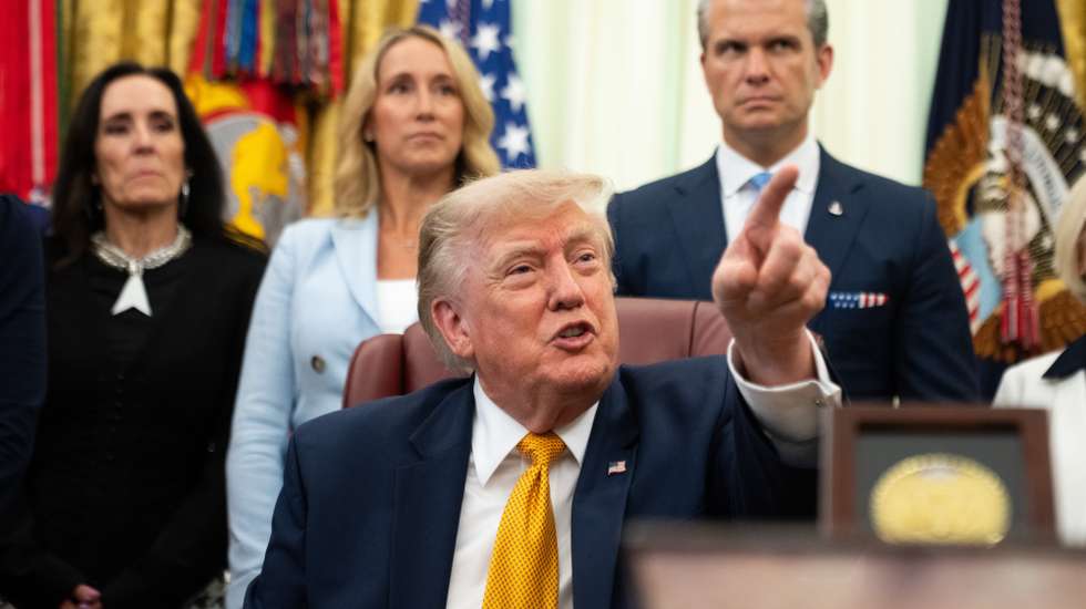 epa13148938 President Donald Trump speaks during an executive order signing ceremony in the Oval Office of the White House in Washington, DC, USA, 03 August 2026.  EPA/Allison Robbert / POOL