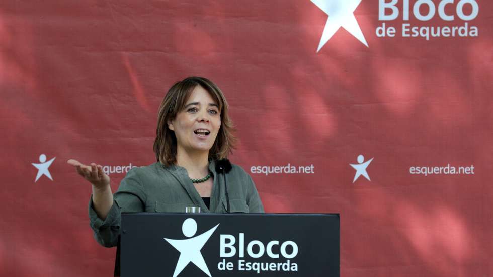 A coordenadora do Bloco de Esquerda, Catarina Martins, discursa  durante a apresentação de Luís Monteiro como candidato à Câmara Municipal de Vila Nova de Gaia, 18 abril 2021. ESTELA SILVA/LUSA