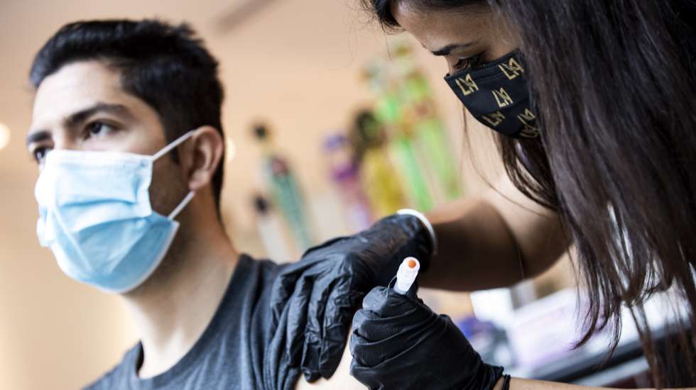 epa09184135 A patient is vaccinated against Covid-19 with the Janssen (Pharmaceutical Companies of Johnson &amp; Johnson) vaccine during a vaccination operation organized by the Los Angeles Football Club at the Bank of California Stadium in Los Angeles, California, USA, 07 May 2021. Los Angeles Football Club has announced that vaccinated fans will receive a 20% discount on merchandise at the LAFC team store.  EPA/ETIENNE LAURENT