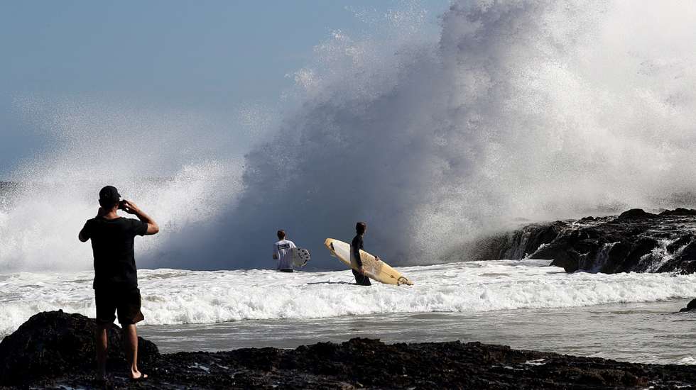epa10462374 Surfers enter the water at Snapper Rocks on the Gold Coast, Australia, 12 February 2023. Norfolk Island is bracing for Cyclone Gabrielle to bring gale-force winds and very heavy surf as it reaches the remote Australian territory.  EPA/JASON O'BRIEN  AUSTRALIA AND NEW ZEALAND OUT