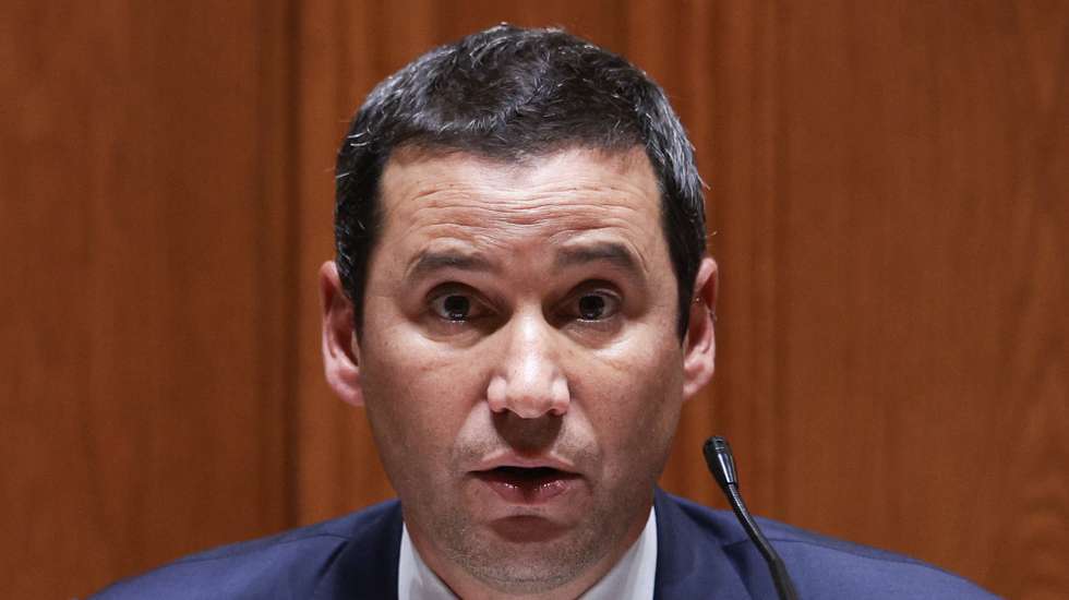 O ministro das Infraestruturas, João Galamba, fala perante a Comissão de Economia, Obras Públicas, Planeamento e Habitação na Assembleia da República em Lisboa, 10 de novembro de 2023. TIAGO PETINGA/LUSA