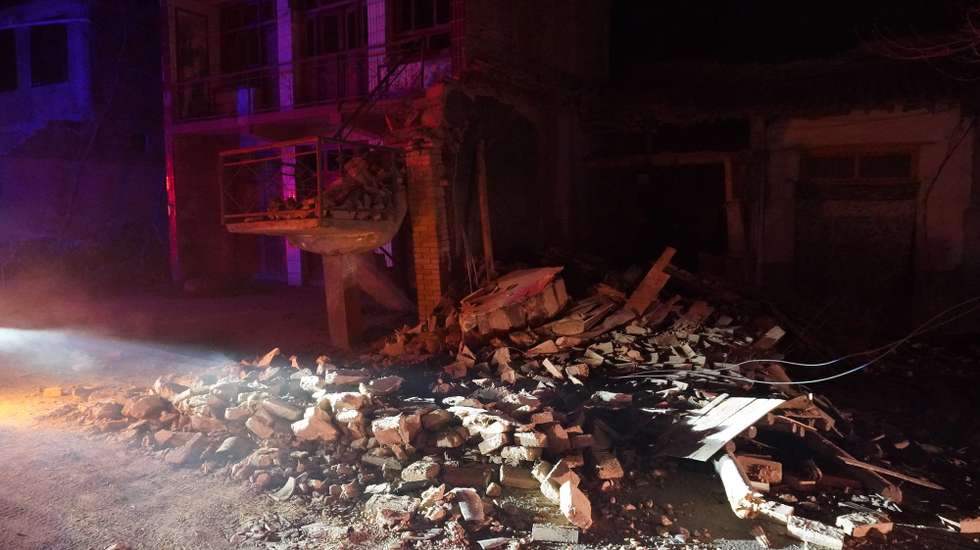 epa11036661 A view of houses damaged by earthquake at Chenjia Village in Jishishan Bao'an, Dongxiang, Sala Autonomous County, Linxia Hui Autonomous Prefecture, Gansu Province, China, 19 December 2023. The 6.2-magnitude earthquake that jolted an ethnic county in northwest China's Gansu Province midnight Monday has killed 111 people in Gansu and neighboring Qinghai Province, according to local earthquake relief headquarters. The provincial fire and rescue department has sent 580 rescuers aided with 88 fire engines, 12 search and rescue dogs, more than 10,000 sets of equipment to the disaster area. The United States Geological Survey (USGS) listed an alternate reading of 5.9 magnitude for the earthquake.  EPA/XINHUA / Ma Xiping CHINA OUT / UK AND IRELAND OUT  /       MANDATORY CREDIT  EDITORIAL USE ONLY  EDITORIAL USE ONLY
