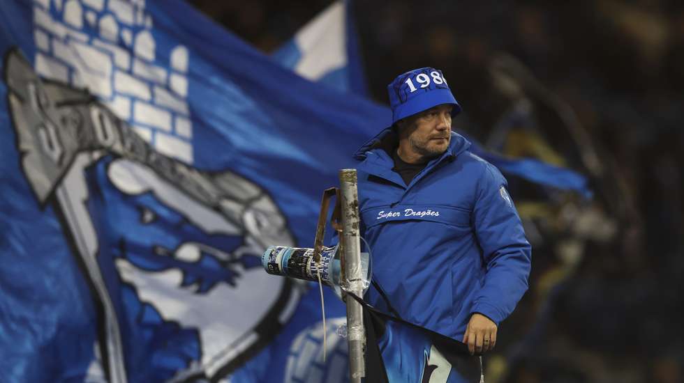 O líder da claque dos Super Dragões Fernando Madureira durante o jogo da Taça da Liga de Futebol entre o FC Porto e Gil Vicente, no estádio do Dragão, Porto, 21 de dezembro de 2022. JOSÉ COELHO/LUSA
