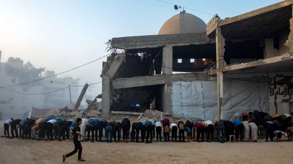 epa12159291 Internally displaced Palestinians perform Eid al-Adha prayers on the ruins of a destroyed mosque, in Khan Yunis camp in the southern Gaza Strip, 06 June 2025. Eid al-Adha is the holiest of the two major Muslim holidays celebrated annually. It marks the yearly Muslim pilgrimage (Hajj) to visit Mecca, the most sacred place in Islam.  EPA/HAITHAM IMAD