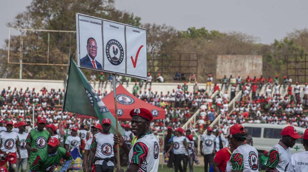 epa12374842 Supporters of Malawi President Lazarus Chakwera attend his closing presidential campaign meeting in Lilongwe, Malawi, 13 September 2025. Chakwera is running for a second term against 16 other candidates vying for the presidency, as Malawi holds elections for president, members of parliament and local councillors on 16 September.  EPA/STR