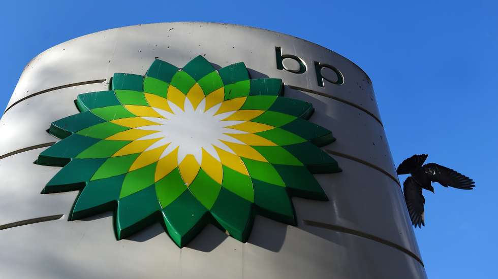 epa08980097 (FILE) - BP's logo at a petrol station in London, Britain, 02 February 2016 (reissued 01 February 2021). BP is to release its 4th quarter 2020 results and dividend announcement on 02 February 2021.  EPA/ANDY RAIN *** Local Caption *** 52566533