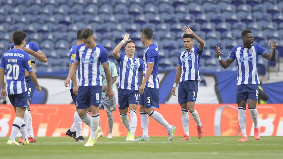 FC Porto's players celebrate a goal scored to Arouca, during their Portuguese First League soccer match held at Dragao stadium in Porto, northwest of Portugal, 28 august 2021. FERNANDO VELUDO/LUSA
