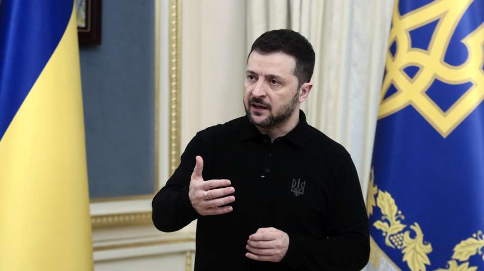 epa11877116 Ukrainian President Volodymyr Zelensky briefs the media after his meeting with British foreign secretary in Kyiv, Ukraine, 05 February 2025. David Lammy arrived in Ukraine to meet with senior Ukrainian officials amid the ongoing Russian invasion.  EPA/VOLODYMYR TARASOV