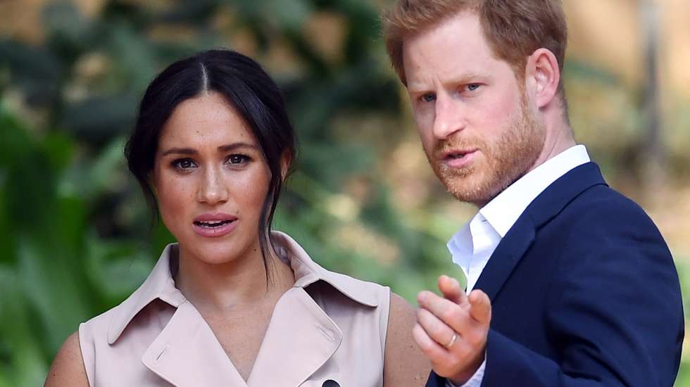 epa09055932 (FILE) - Britain's Prince Harry, Duke of Sussex (R) and his wife Meghan, Duchess of Sussex attend a creative industries and business reception at the High Commissioner's residence in Johannesburg, South Africa, 02 October 2019 (reissued 06 March 2021). US channel CBS will air an interview with Britain's Harry and Meghan, Duke and Duchess of Sussex on Sunday, 07 March.  EPA/FACUNDO ARRIZABALAGA *** Local Caption *** 56058870